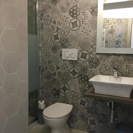 Jules Place アパート レッコ